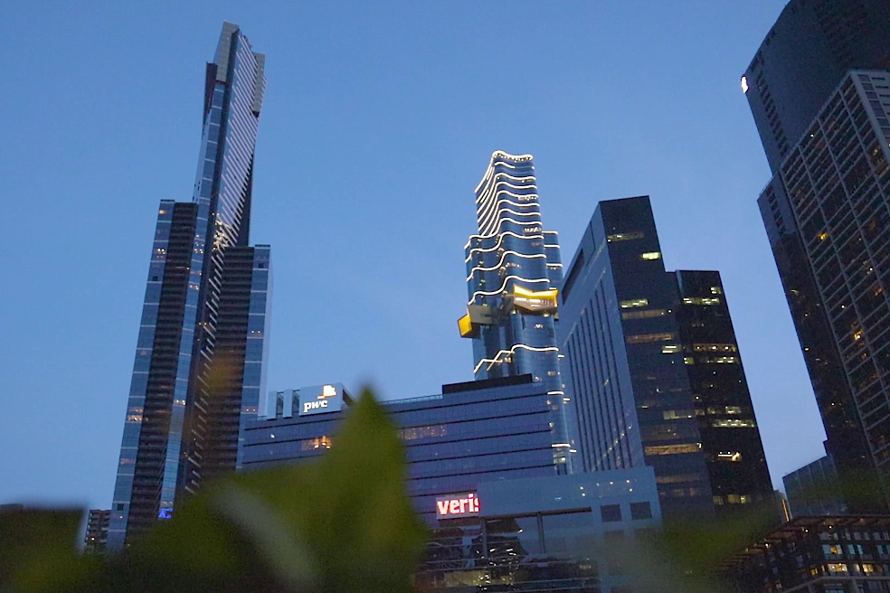 Australian banks, which specialized in project finance, began to penetrate the telecommunications, mining, infrastructure (roads, power plants, water supply), as well as develop the local tourism and entertainment industry Australian banks, which specialized in project finance, began to penetrate the telecommunications, mining, infrastructure (roads, power plants, water supply), as well as develop the local tourism and entertainment industry