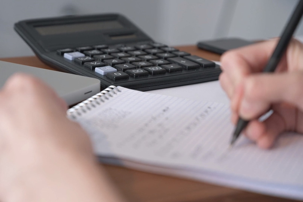 Общая финансовая стоимость инфраструктурного проекта через механизм «под ключ» может быть выше, чем стоимость строительства и эксплуатации государственной компанией при раздельных закупках