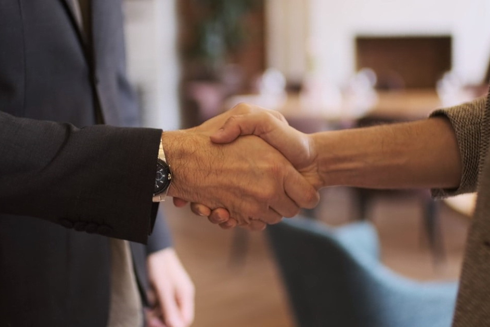 Долгосрочные кредиты сроком на 15-20 лет и более для реализации капиталоемких проектов в России и за рубежом