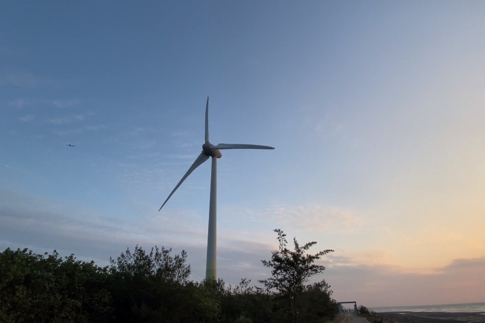 Активное строительство ветряных электростанций в Индии, наряду с реализацией крупнейших солнечных проектов, способствует их достижению