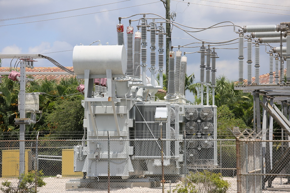 Строительство новых трансформаторных подстанций утверждается ответственным лицензирующим органом в соответствии с действующими местными нормами