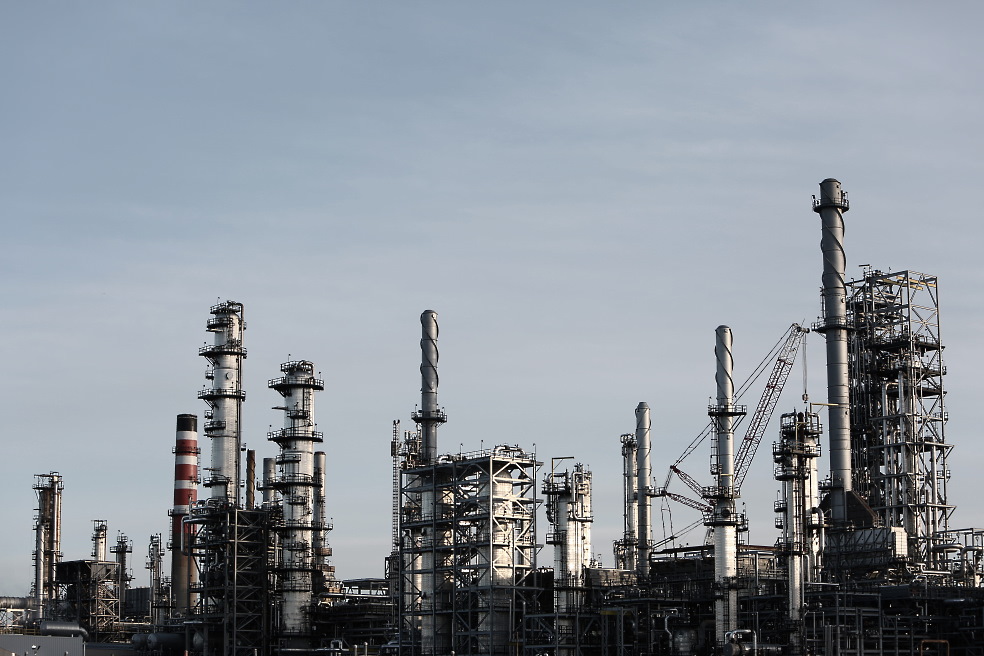 ЕРС-подрядчик содержит собственную команду технических специалистов и других сотрудников, которые решают любые возникающие проблемы