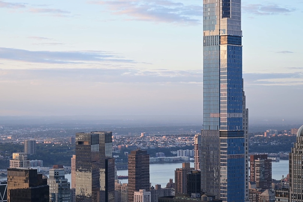 Выгодное положение эмитентов корпоративных облигаций по отношению к инвесторам создает особый моральный риск (moral hazard)