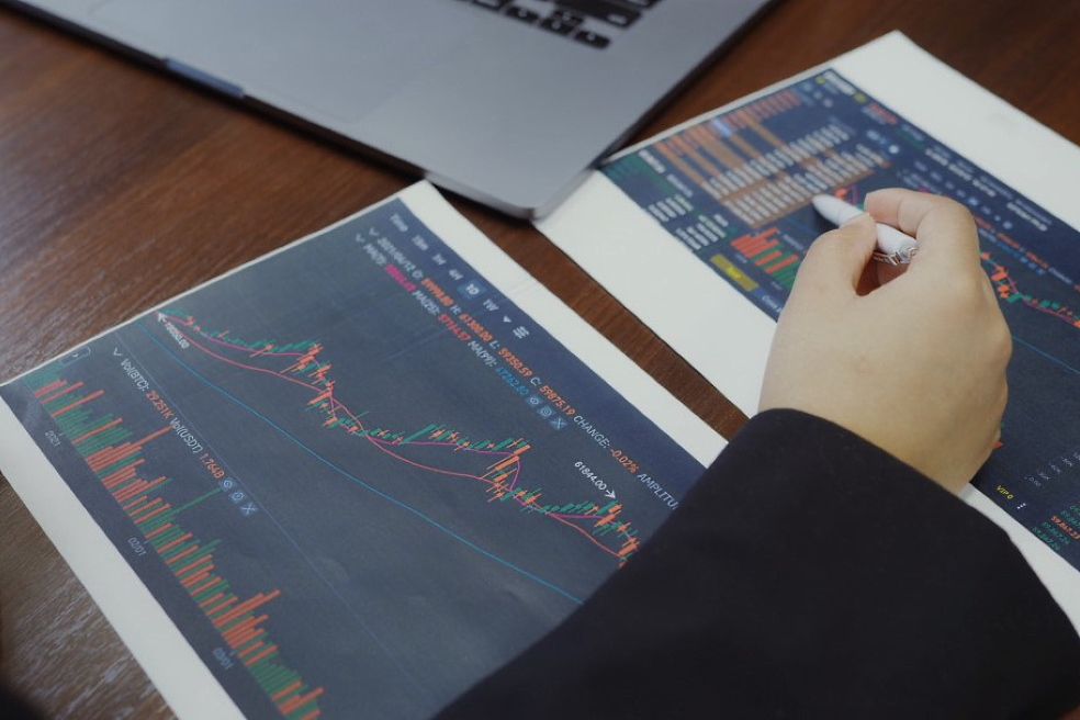 Ways to attract investment and bank loans for large businesses Ways to attract investment and bank loans for large businesses