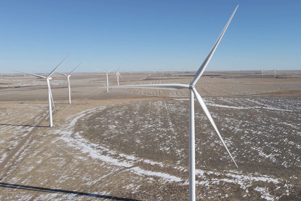 European countries invested $43 billion in wind farms in 2021, adding another 25 GW of installed capacity across the EU European countries invested $43 billion in wind farms in 2021, adding another 25 GW of installed capacity across the EU