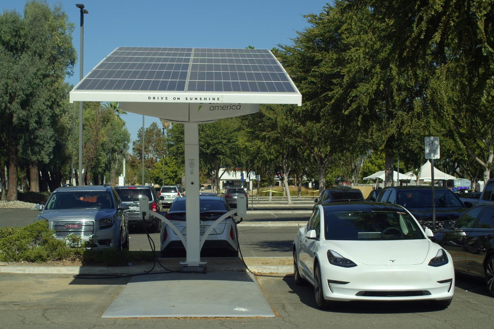 Проекты зеленой энергетики рассеяны в пространстве и времени, а их эффективное финансирование требует эффекта масштаба